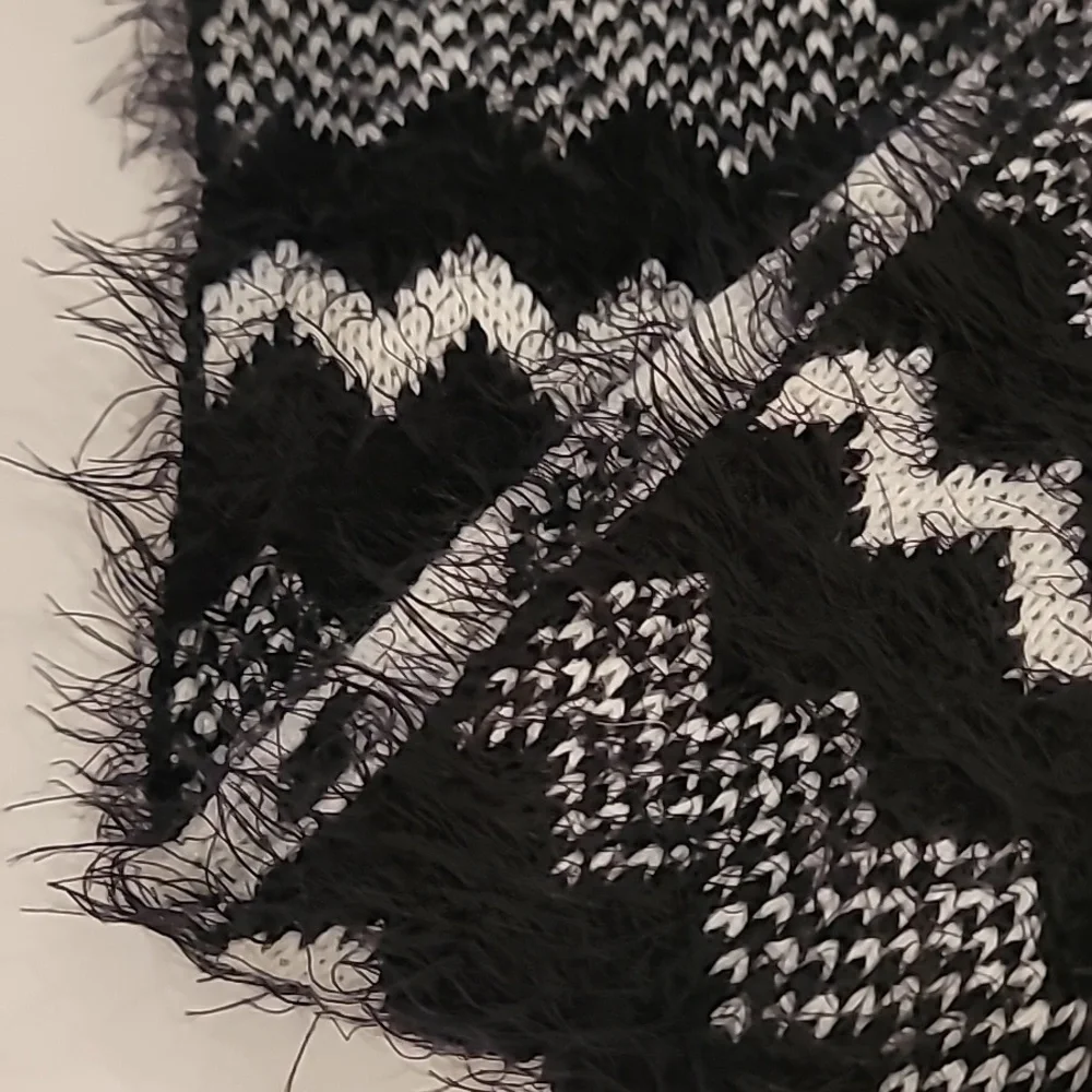 Infinity Fuzzy Knit Reversible Scarf Black White 40